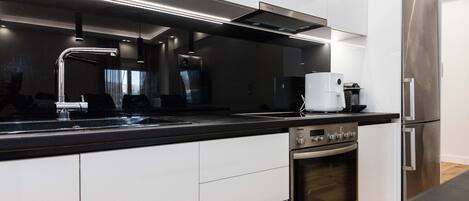 プレミアム アパートメント | 専用キッチン | 大型冷蔵庫、オーブン、トースター、調理器具と食器