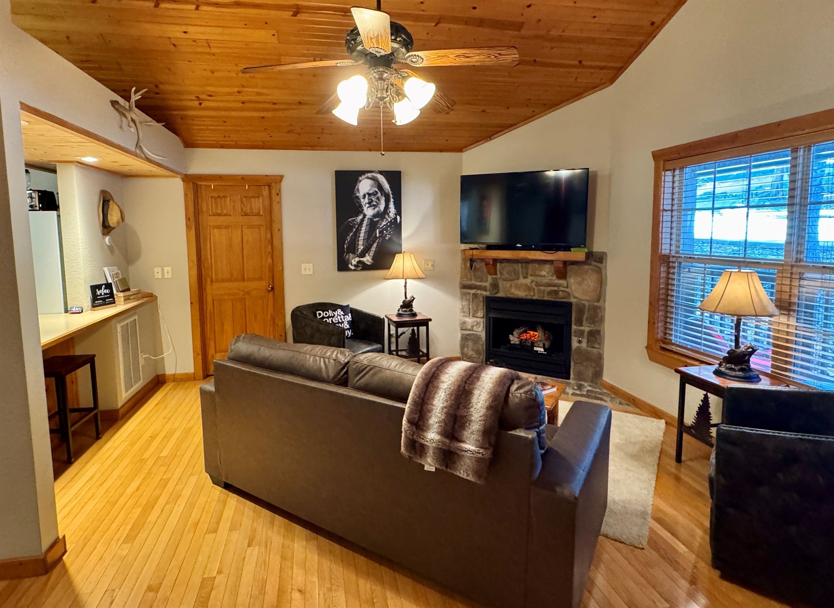 Smart TV, fireplace, music library