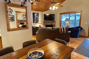 Interior - Honky Tonk Hideaway 4 mi. to SDC (Branson West)