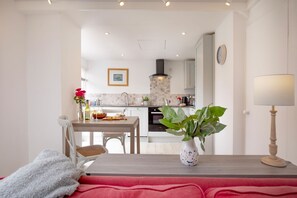 Interior - Lavender Cottage -  a cottage that sleeps 2 guests  in 1 bedroom (Portscatho)