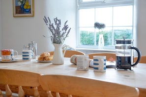 Dining - Meadow House -  a cottage that sleeps 6 guests  in 3 bedrooms (Portscatho)