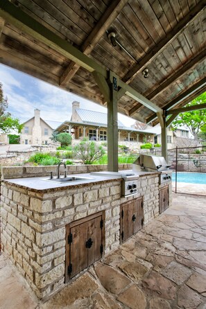 Terrace/patio - Awesome Cabin at Riven Rock Ranch in Comfort (Comfort)