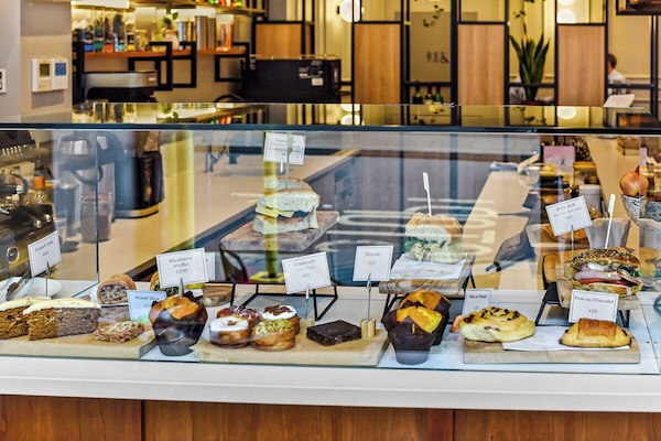 Daily continental breakfast (GBP 11.95 per person)
