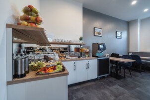 Café da manhã com buffet todos os dias mediante uma taxa