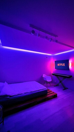 1 غرفة نوم ومكواة/لوح كي وواي فاي وملاءات أسرّة