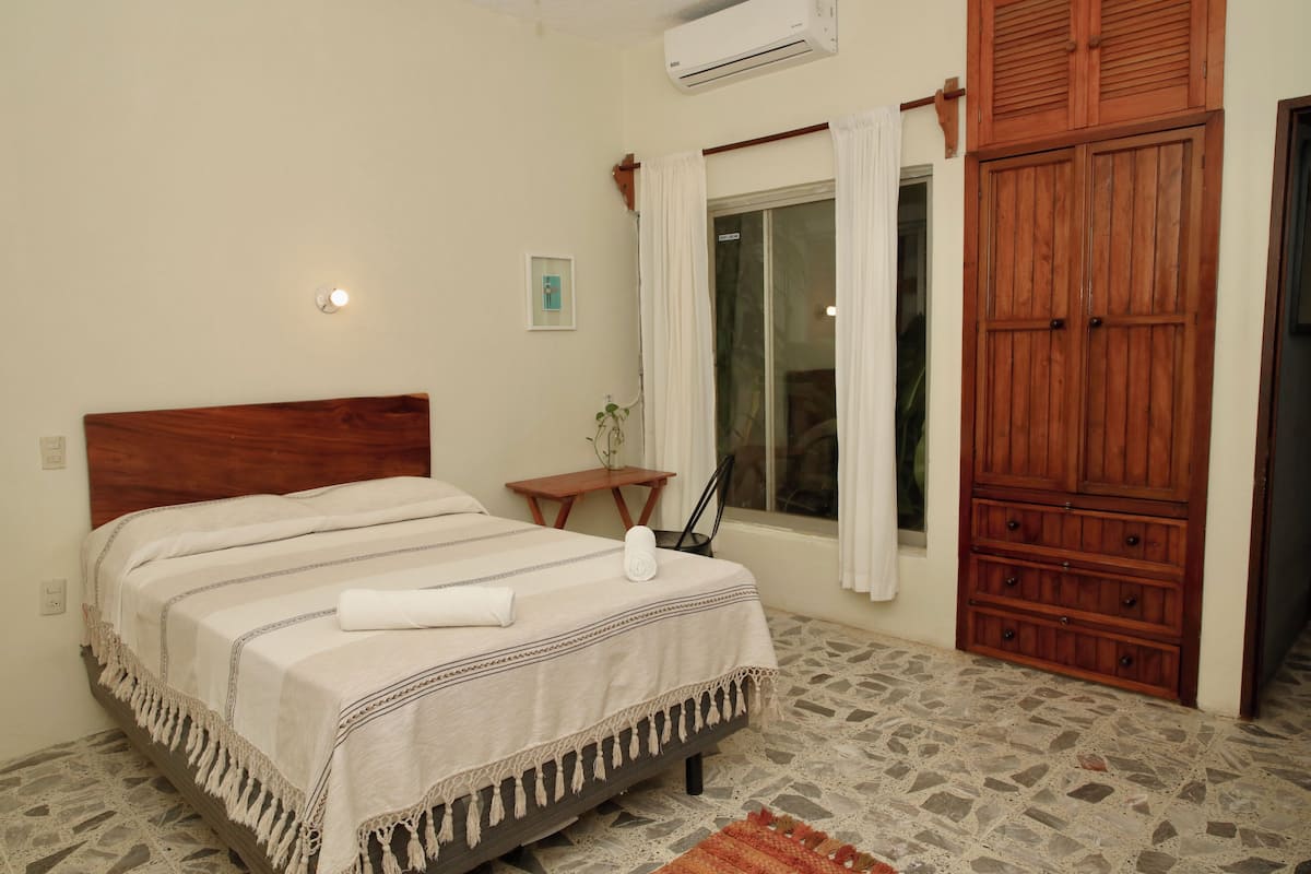 Standard Apartment | WiFi (free), bed sheets