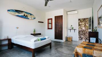 Habitación doble de diseñador | Wifi gratis y ropa de cama