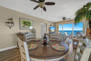 Outdoor dining - 🌊Emerald Towers West 3007 - Sunset Serenity | Large Balcony w/ Gulf Views (Fort Walton Beach)