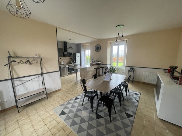 Living area - Chambre dans une agréable maison  (La Chapelle-Erbrée)