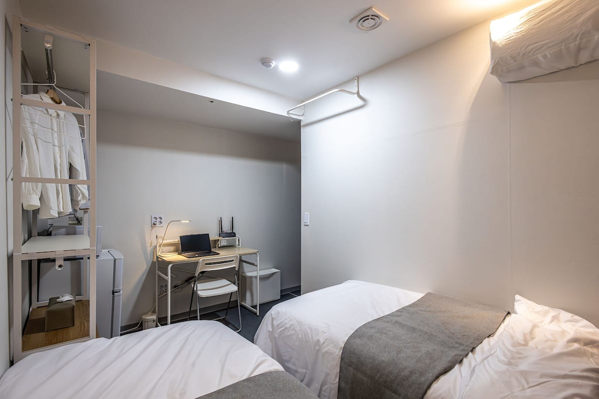 Basement Floor Twin (Shared Shower Room & Restroom)