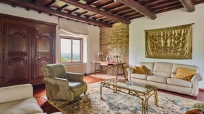 Televisie en een open haard