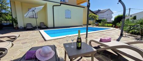 40-inch LCD TV with satellite channels