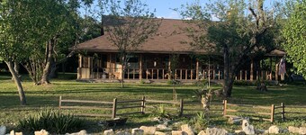 The Live Oak Home: private area with song birds, wildlife and bright stars.