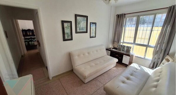 Apartamento básico | Sala de estar