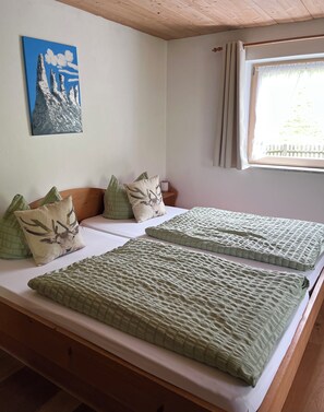 1 chambre, lit parapluie, Wi-Fi gratuit, draps fournis