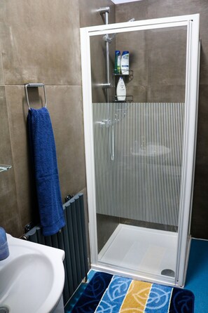 Executive Suite | Bathroom | Towels - AJB International LTD (London)