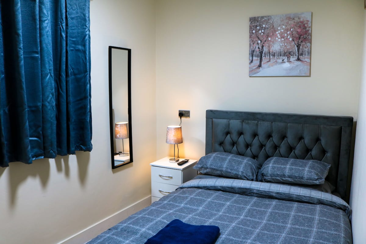 Standard Room | Laptop workspace, iron/ironing board, WiFi (free), bed sheets