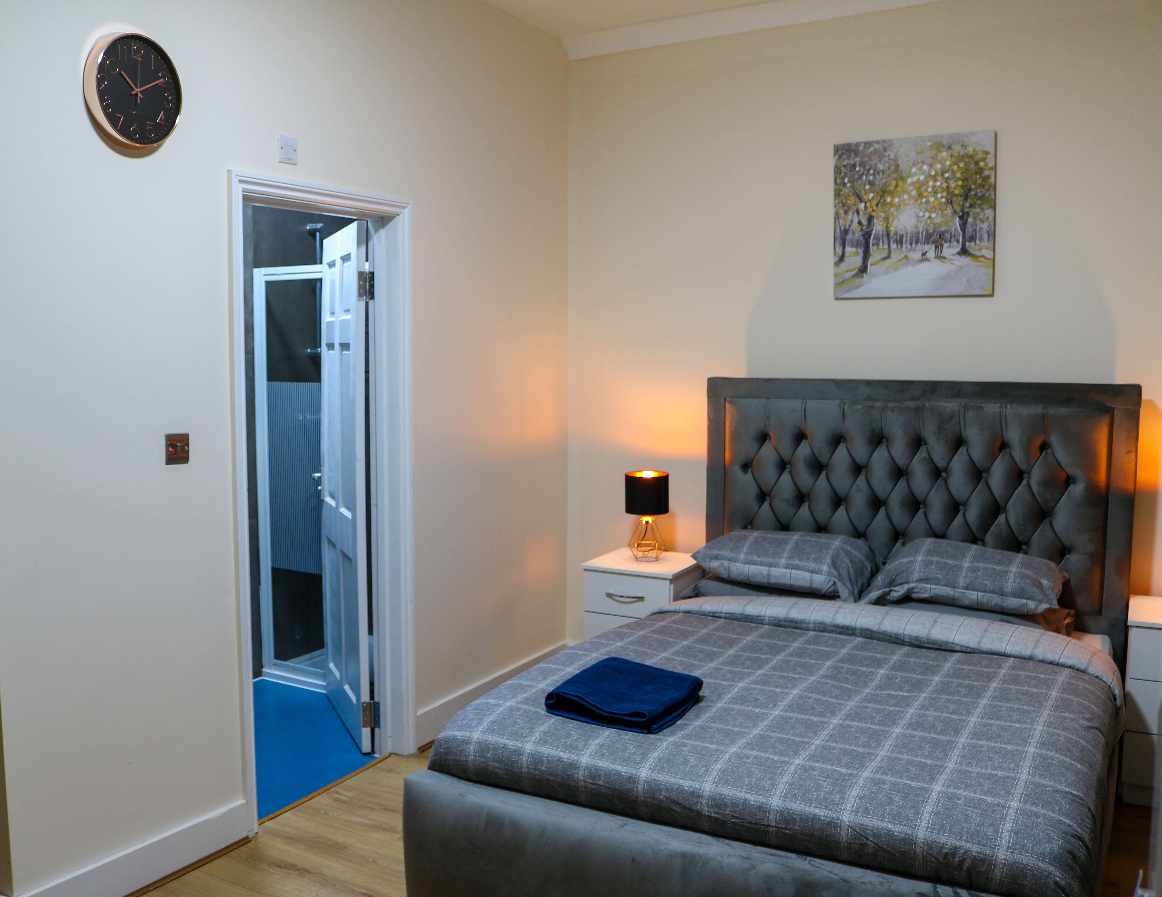 Executive Suite | Laptop workspace, iron/ironing board, free WiFi, bed sheets