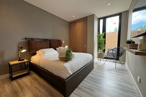 2 bedrooms, iron/ironing board, bed sheets