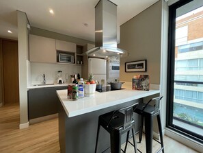 Fridge, microwave, oven, coffee/tea maker