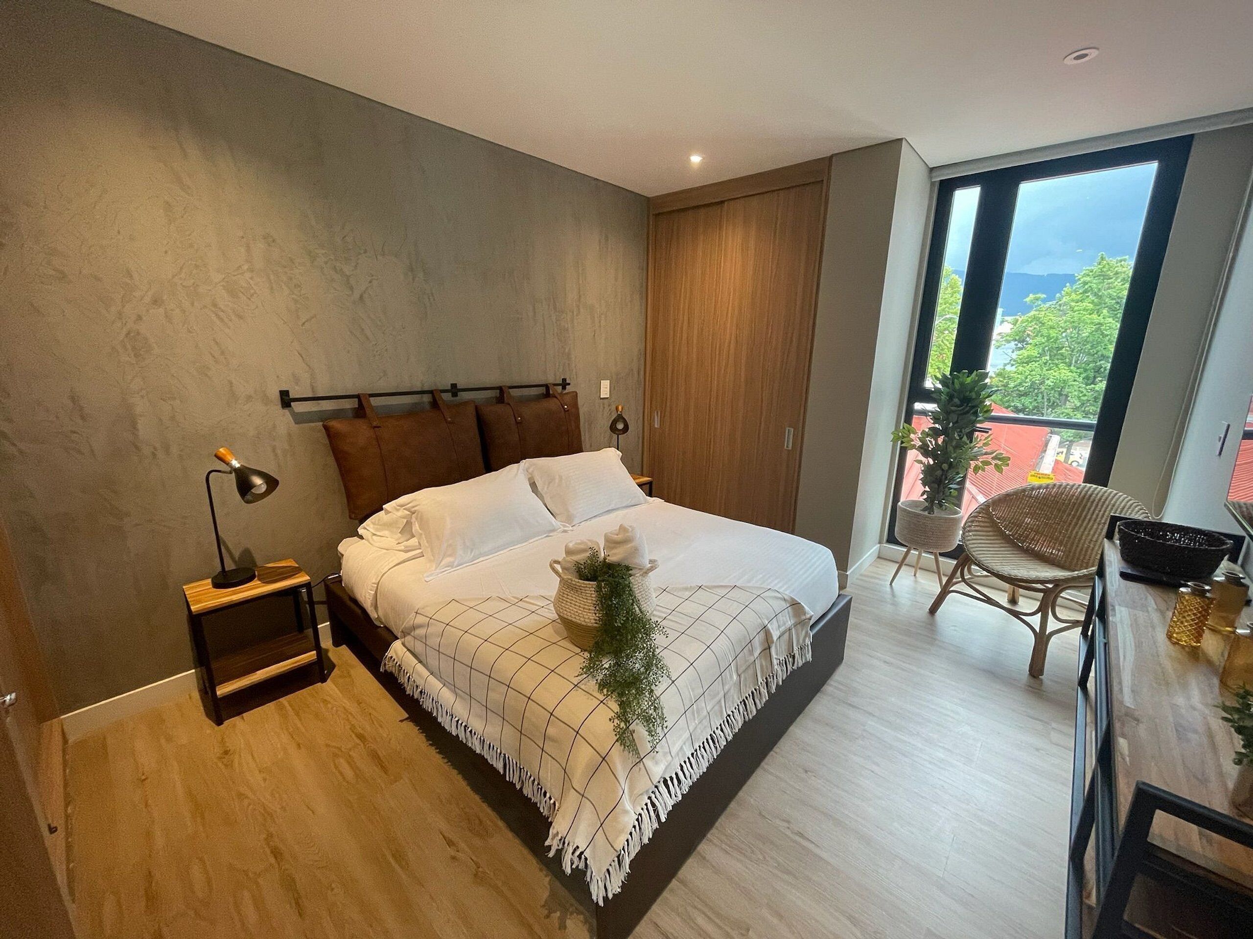 2 bedrooms, iron/ironing board, bed sheets