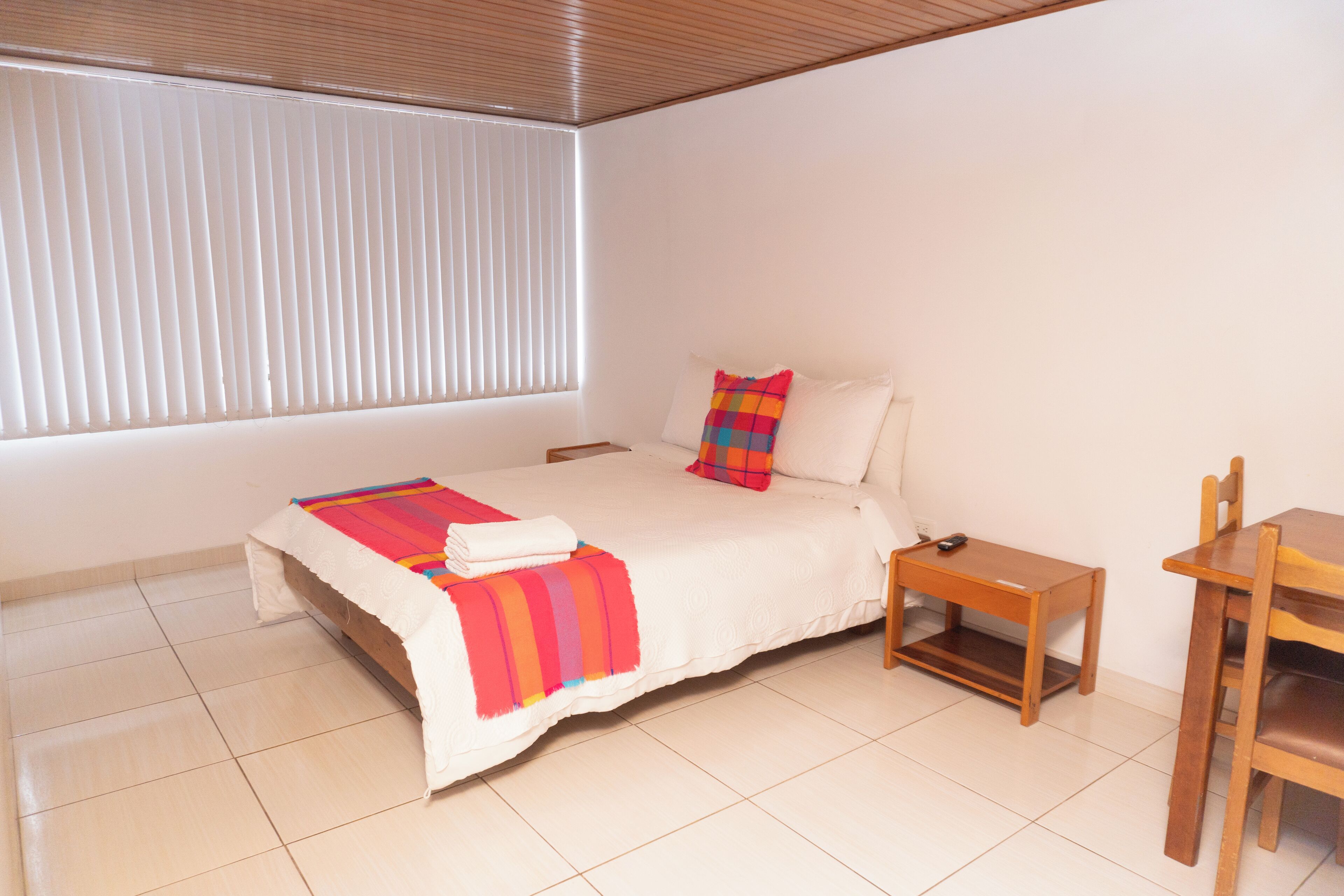 Habitación doble ejecutiva | Edredón, escritorio, espacio para trabajar con laptop y wifi gratis 