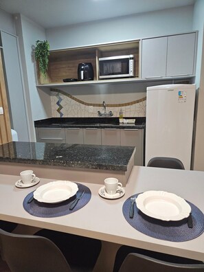 Appartamento | Cucina privata | Frigorifero, microonde, frullatore, pentole/stoviglie/utensili