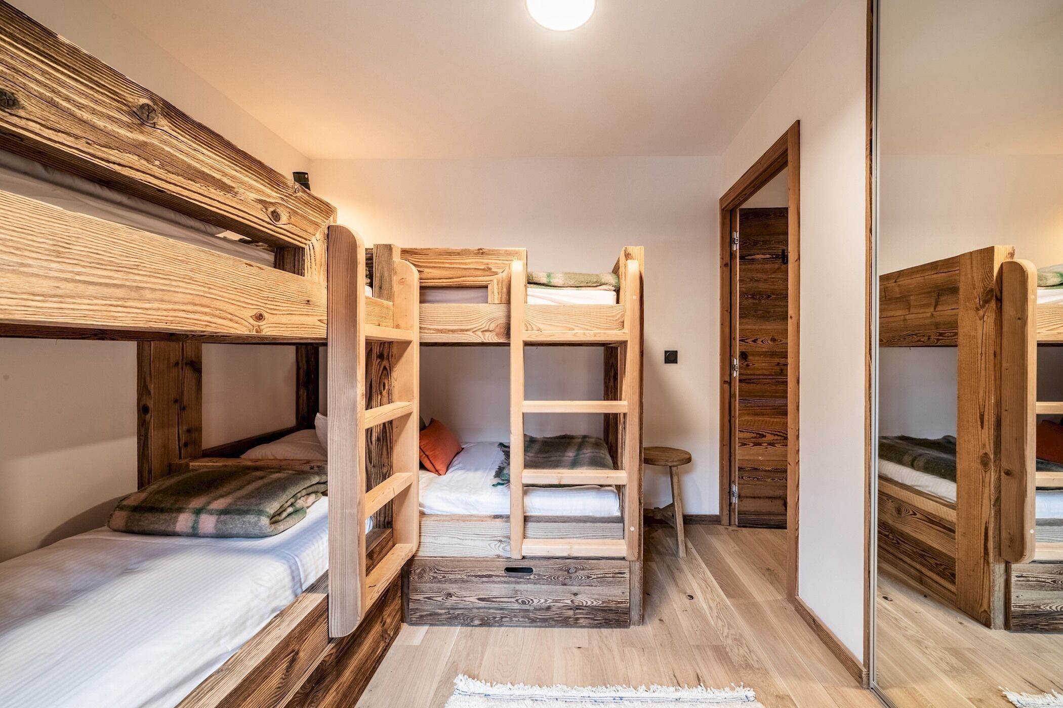 4 chambres, fer et planche à repasser, accès à Internet, literie fournie