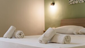 3 bedrooms, bed sheets - Vico Sedil Capuano 21 (Naples)