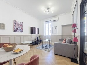 TV - N&J - ROSE - Central - Near Beach (Niza)