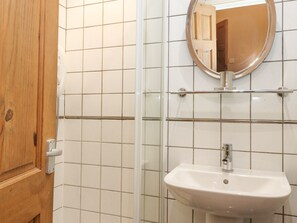 Cottage | Bathroom | Shower