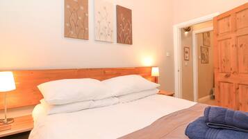 Cottage | 2 bedrooms, individually decorated, individually furnished, free WiFi