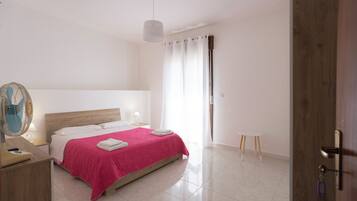 Deluxe Apartment | 2 bedrooms, blackout drapes, free WiFi, bed sheets
