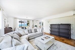 Apartment | 4 bedrooms - Luxury Lake Front Catullo A2 by Wonderful Italy (Sirmione)