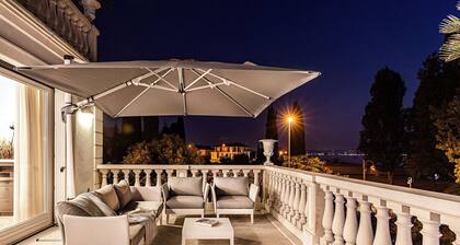 Luxury Lake Front Catullo A2 by Wonderful Italy