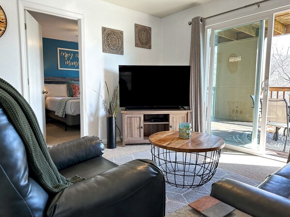 2 habitaciones, tabla de planchar con plancha y cuna de viaje 