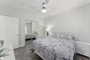 3 bedrooms, desk, iron/ironing board, free WiFi