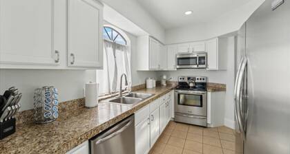 Stunning Design, 3 Bedrooms, Heated Pool, minutes to Open and Westworld