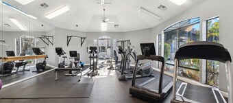 Stunning Design, 3 Bedrooms, Heated Pool, minutes to Open and Westworld