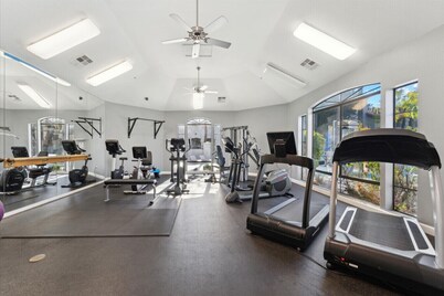 Stunning Design, 3 Bedrooms, Heated Pool, minutes to Open and Westworld