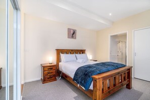 1 Schlafzimmer, Schreibtisch, Bügeleisen/Bügelbrett, WLAN