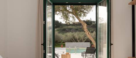 5 Schlafzimmer, Zimmersafe, Schreibtisch, Bügeleisen/Bügelbrett