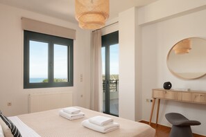 5 slaapkamers, een kluis op de kamer, een bureau