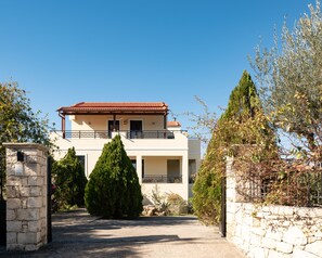 Exterior - Kallistefanos Villa, a Nature Inspired Retreat
 (Adelianos Kampos)