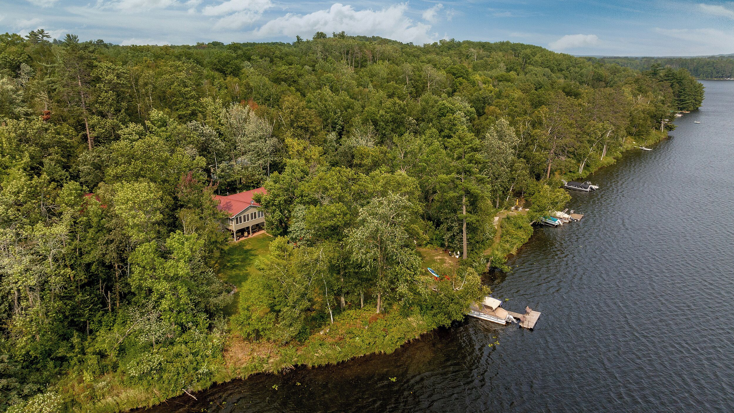 Beautiful & Peaceful Lakefront Cabin: Amazing Outdoor Space, Firepit, Level Lot
