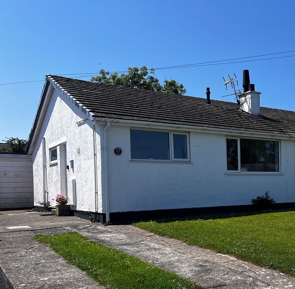 'Blue Sky' 2 Bedroom Enclosed Garden Parking, Wifi - Red Wharf Bay