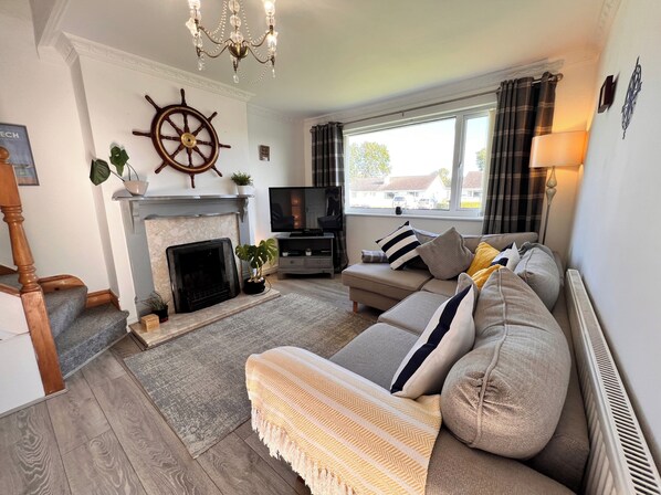 House | Living area | TV, fireplace