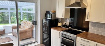 'blue Sky' 2 Bedroom Enclosed Garden Parking, Wifi