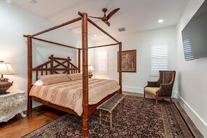 4 bedrooms, iron/ironing board, WiFi, bed sheets - 4 Private Suites in a New Ultra Luxury Residence (Naples)