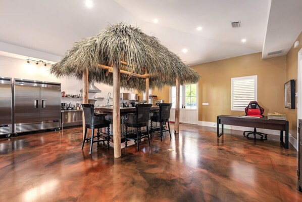 Private kitchen - 4 Private Suites in a New Ultra Luxury Residence (Naples)